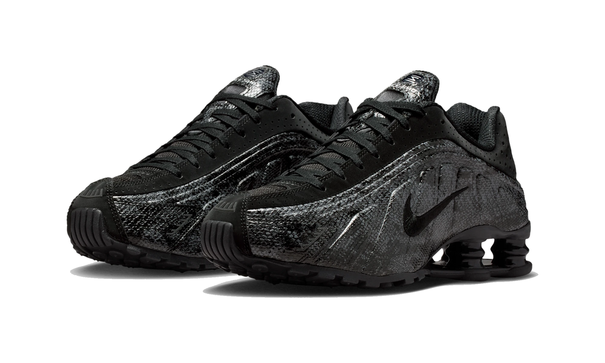 Overkicks - Nike Shox R4 Black Snakeskin (IM6050-001) - vista trasera