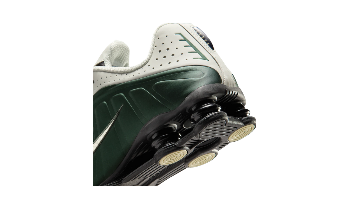 Overkicks - Nike Shox R4 Black Spruce (HQ1988-300) - detalle