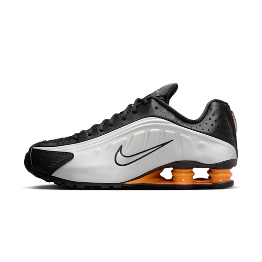 Overkicks - Nike Shox R4 Bright Mandarin (HQ1988-003) - vista lateral