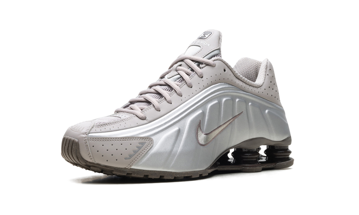 Overkicks - Nike Shox R4 Cave Stone (HQ1988-200) - detalle suela