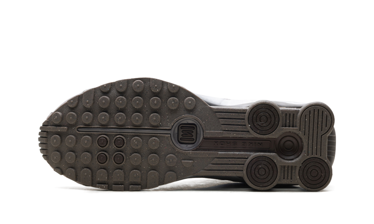 Overkicks - Nike Shox R4 Cave Stone (HQ1988-200) - vista superior