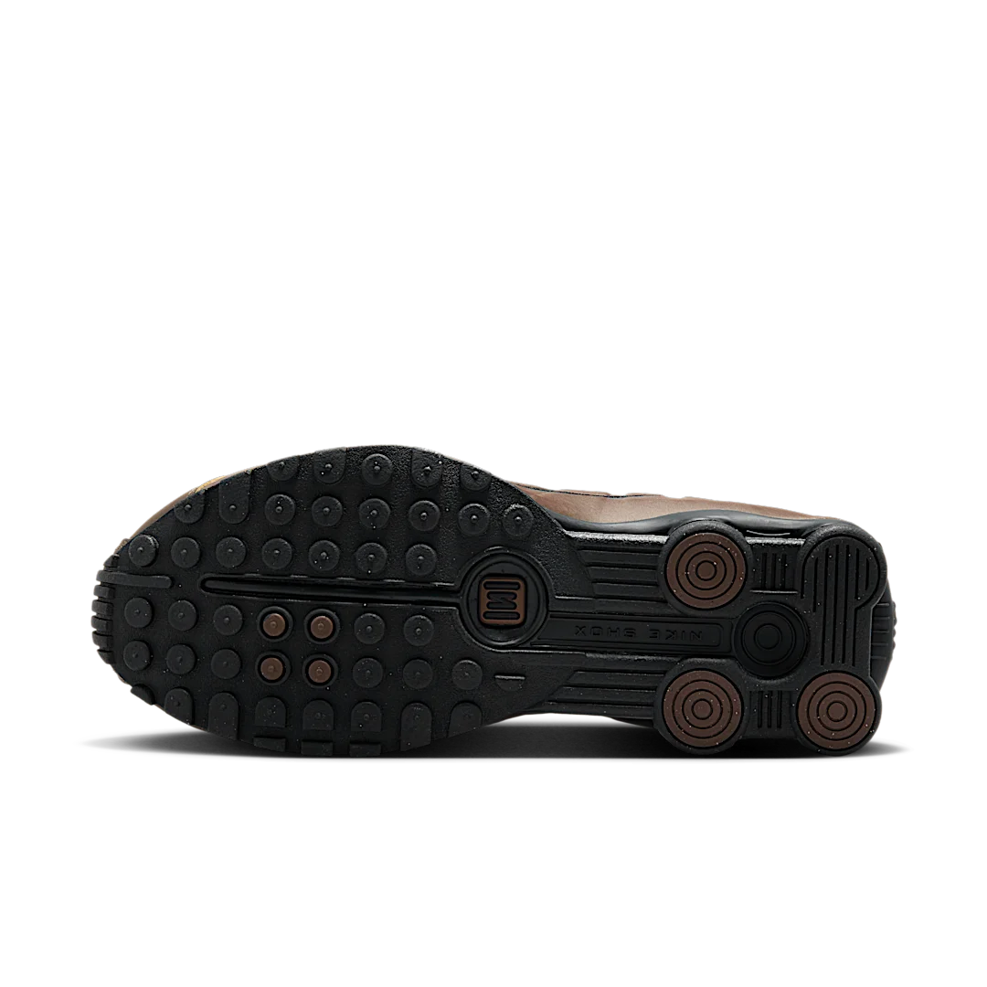 Overkicks - Nike Shox R4 Ironstone Off Noir (AR3565-007) - detalle suela