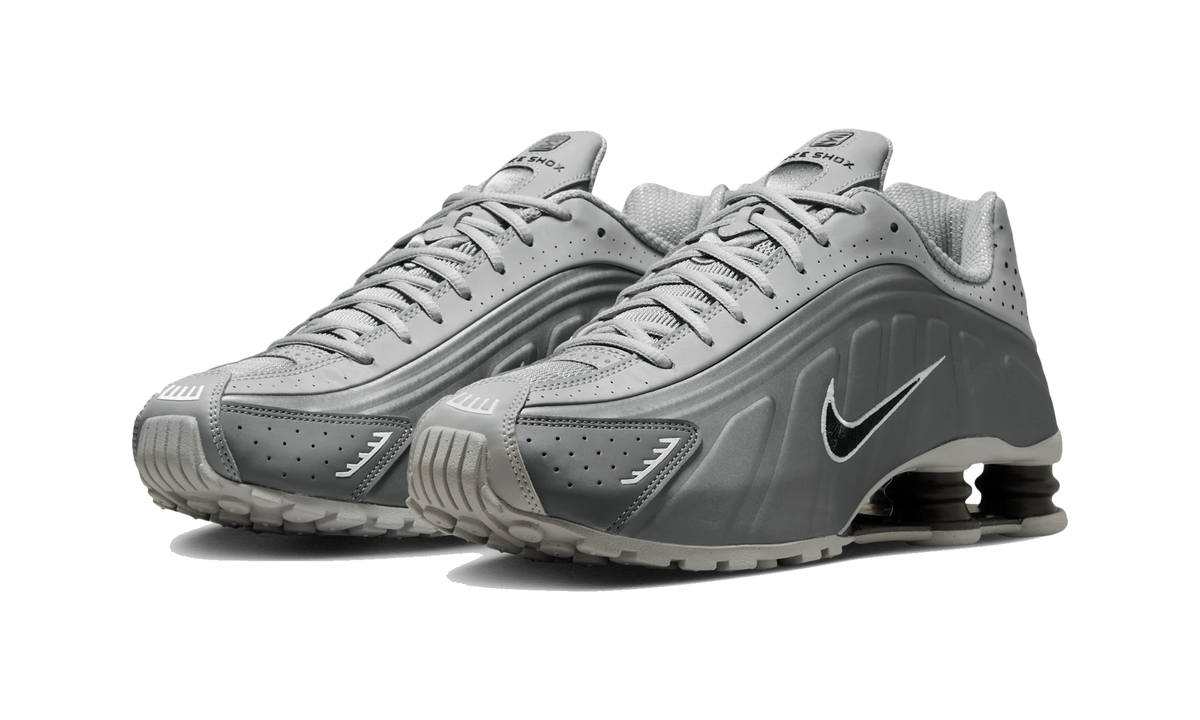 Overkicks - Nike Shox R4 Light Smoke Grey Black (HQ1988-011) - vista trasera
