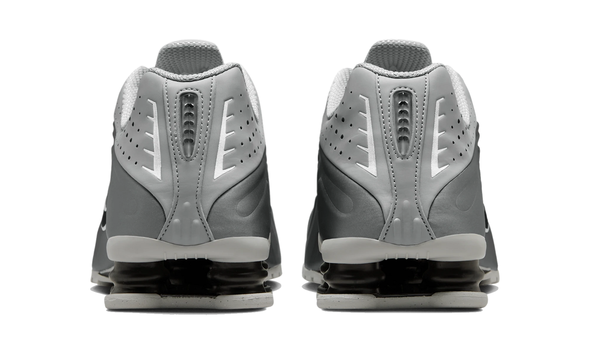 Overkicks - Nike Shox R4 Light Smoke Grey Black (HQ1988-011) - detalle talón
