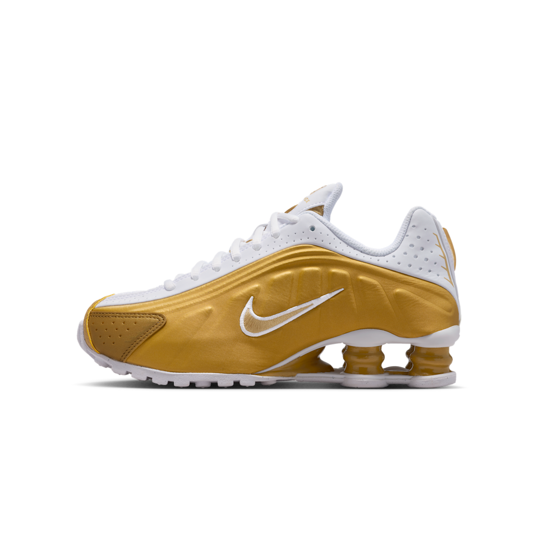 Overkicks - Nike Shox R4 Metallic Gold White (GS) (CW2626-700) - vista lateral