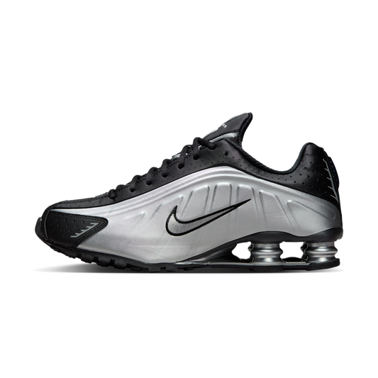 Overkicks - Nike Shox R4 Metallic Silver Black (HQ1988-007) - vista lateral