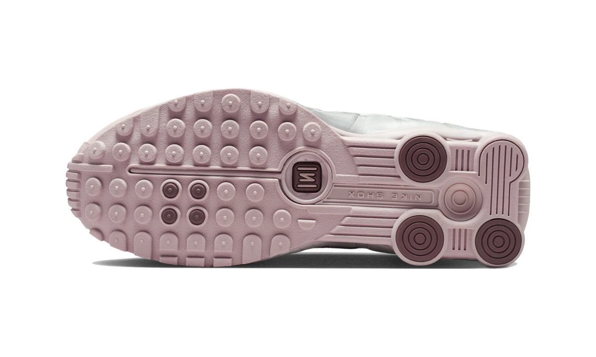 Overkicks - Nike Shox R4 Particle Rose Tattoo Silver (AR3565-601) - par completo
