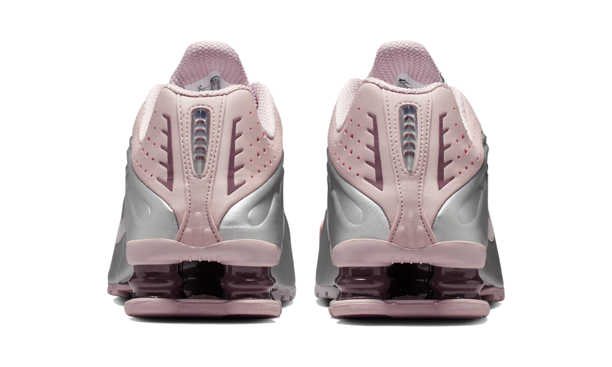Overkicks - Nike Shox R4 Particle Rose Tattoo Silver (AR3565-601) - detalle talón