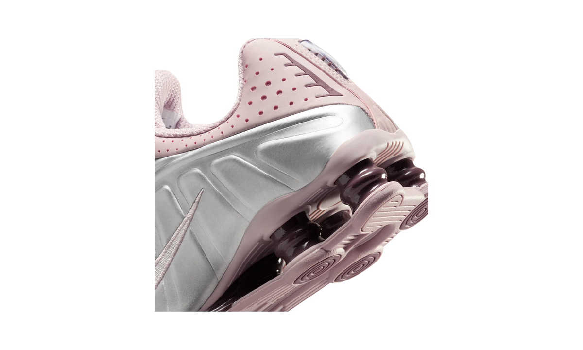 Overkicks - Nike Shox R4 Particle Rose Tattoo Silver (AR3565-601) - detalle