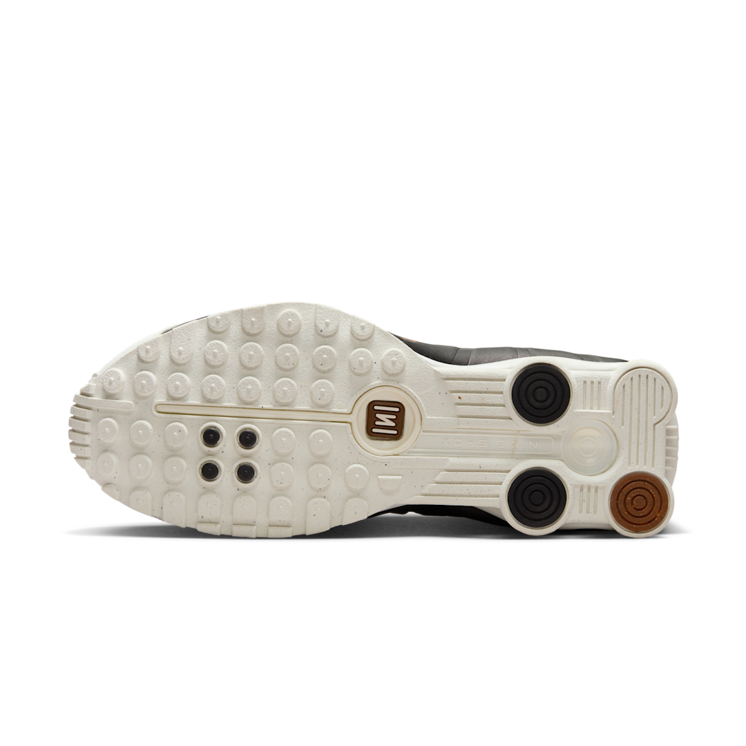 Overkicks - Nike Shox R4 Sail Fauna Brown (AR3565-104) - detalle suela