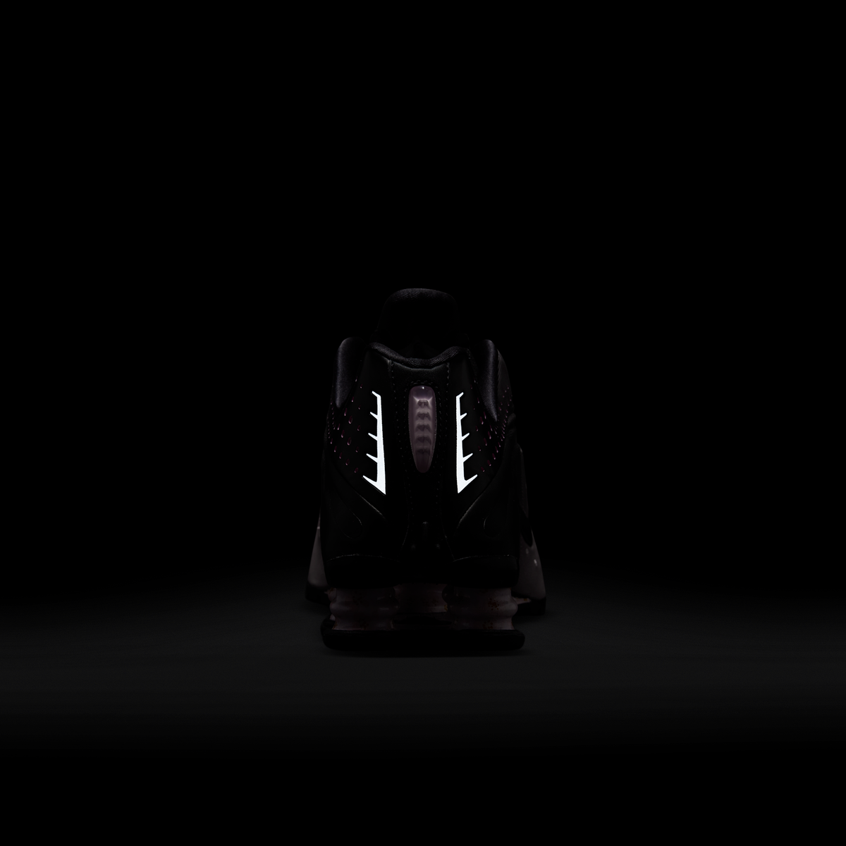 Overkicks - Nike Shox R4 Sakura (IB8872-600) - detalle