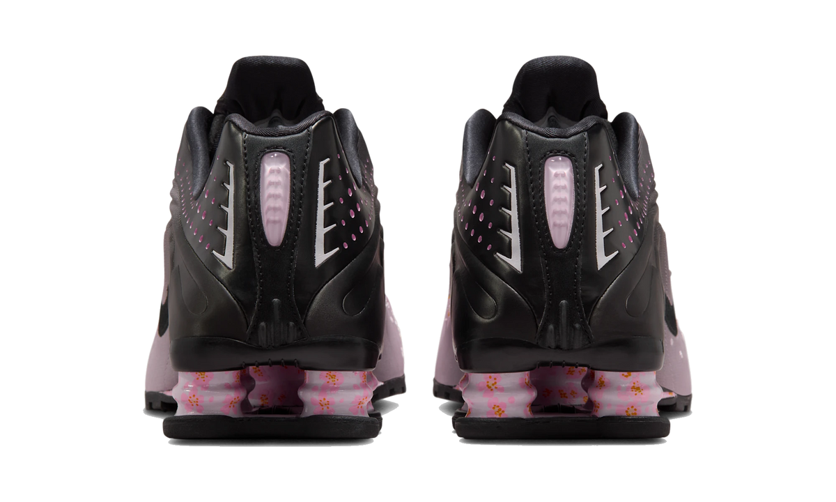 Overkicks - Nike Shox R4 Sakura (IB8872-600) - detalle talón