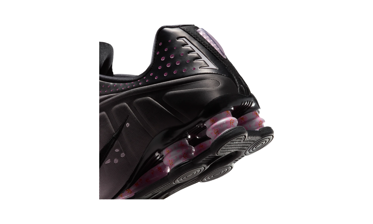 Overkicks - Nike Shox R4 Sakura (IB8872-600) - detalle