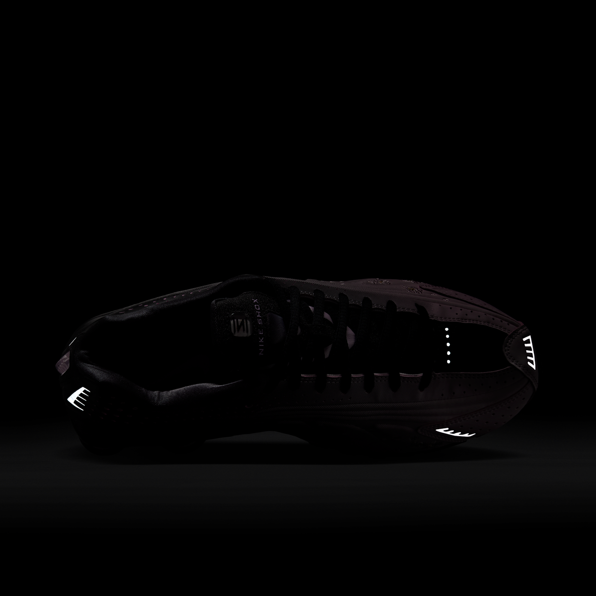 Overkicks - Nike Shox R4 Sakura (IB8872-600) - detalle