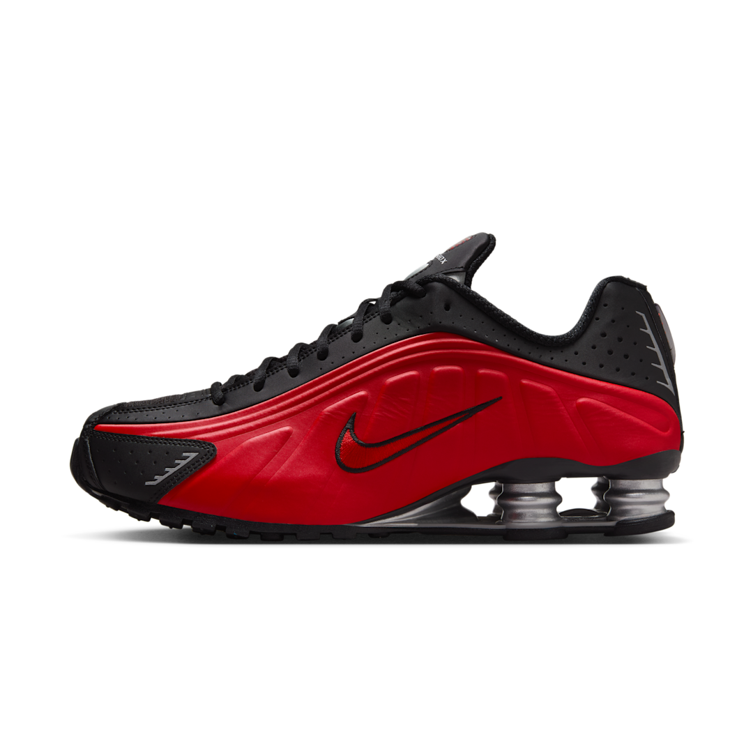 Overkicks - Nike Shox R4 University Red Black Metallic Silver (HQ1988-600) - vista lateral