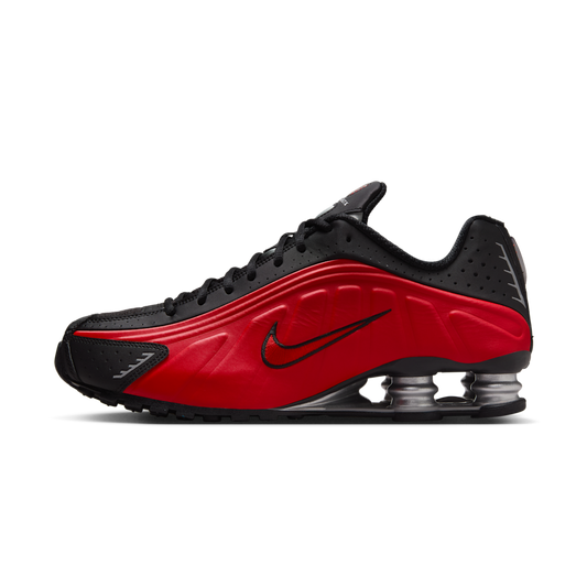Overkicks - Nike Shox R4 University Red Black Metallic Silver (HQ1988-600) - vista lateral
