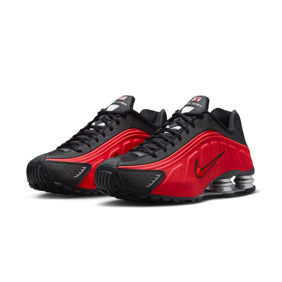 Overkicks - Nike Shox R4 University Red Black Metallic Silver (HQ1988-600) - vista trasera