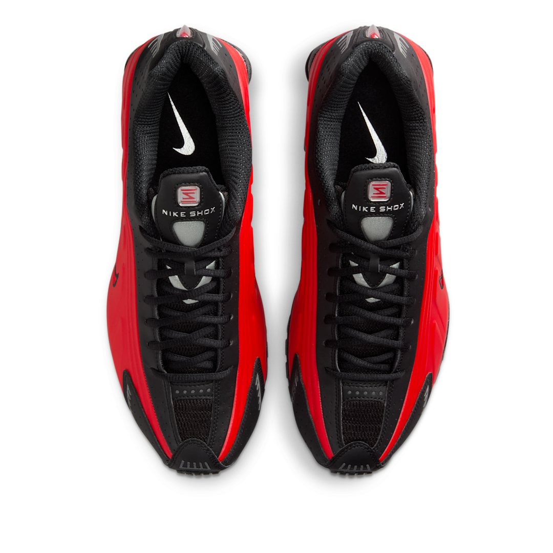 Overkicks - Nike Shox R4 University Red Black Metallic Silver (HQ1988-600) - par completo