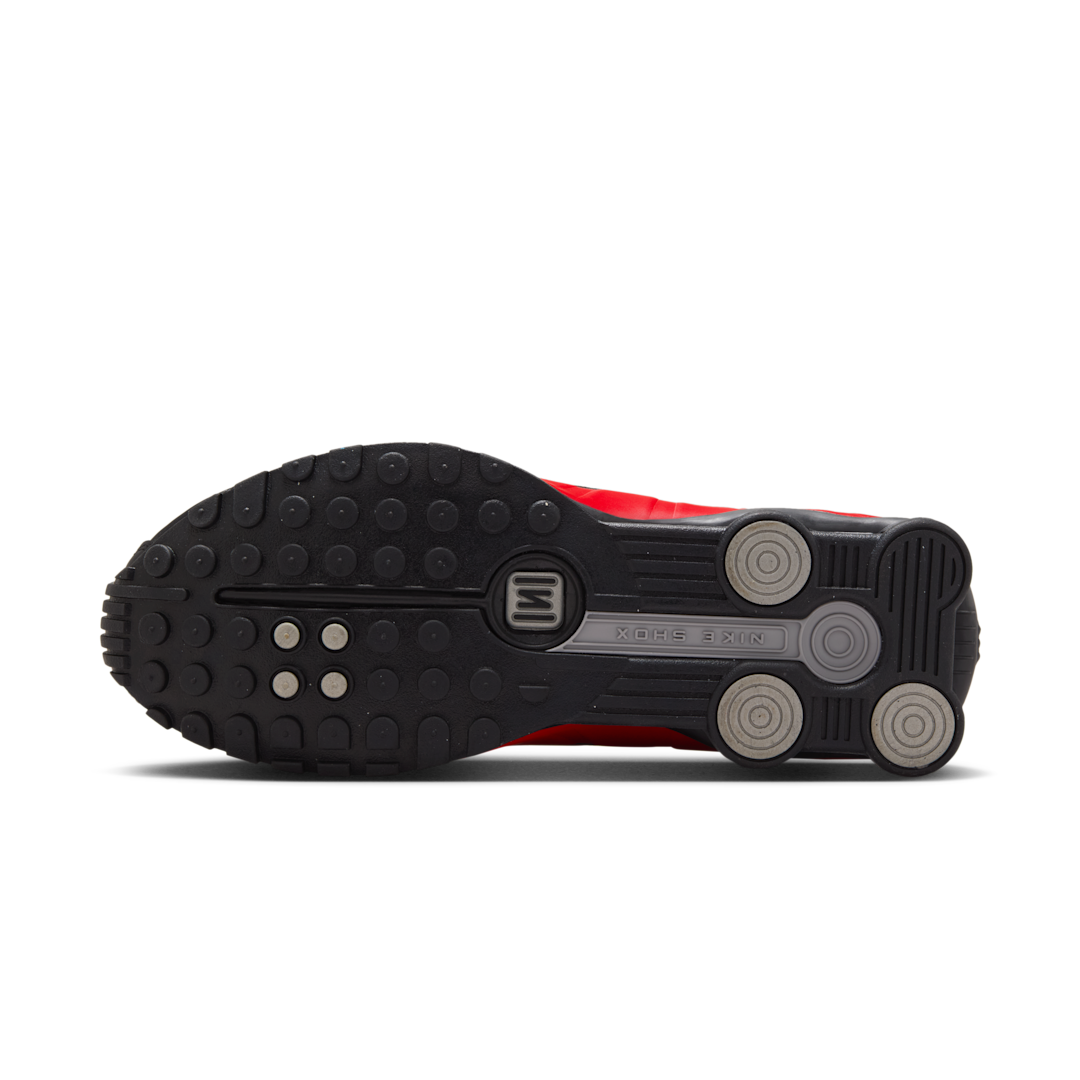 Overkicks - Nike Shox R4 University Red Black Metallic Silver (HQ1988-600) - detalle suela