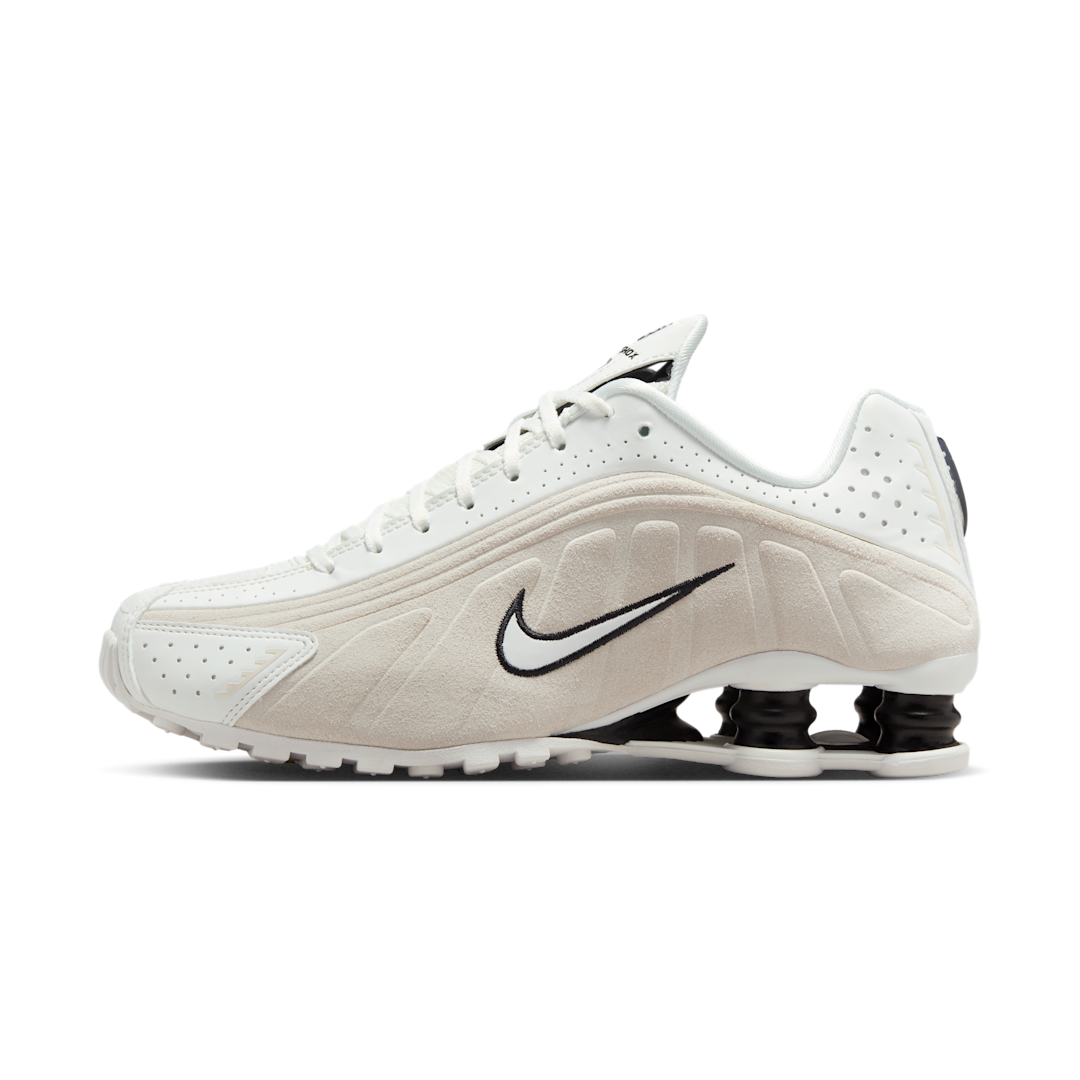 Overkicks - Nike Shox R4 White Black Suede (HQ7739-100) - vista lateral