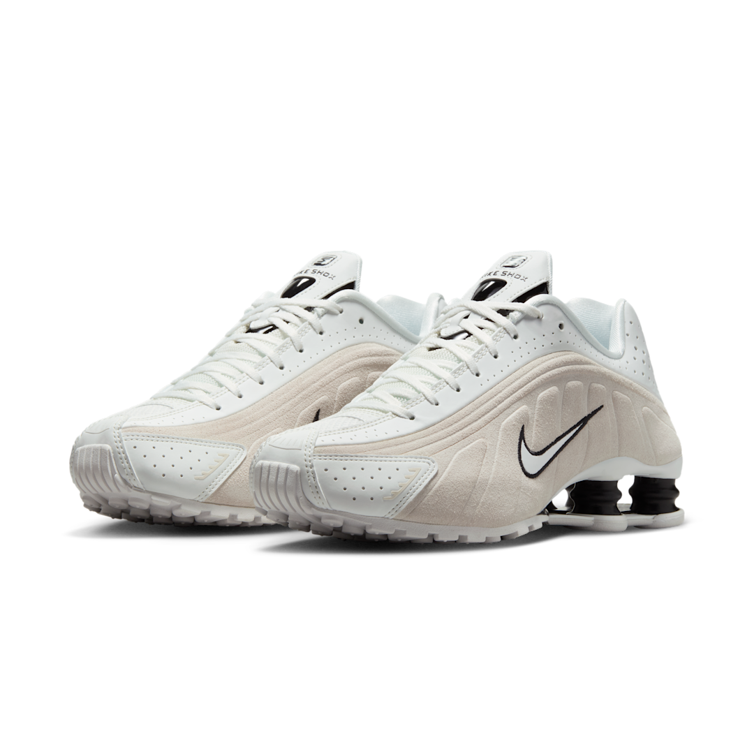 Overkicks - Nike Shox R4 White Black Suede (HQ7739-100) - vista trasera