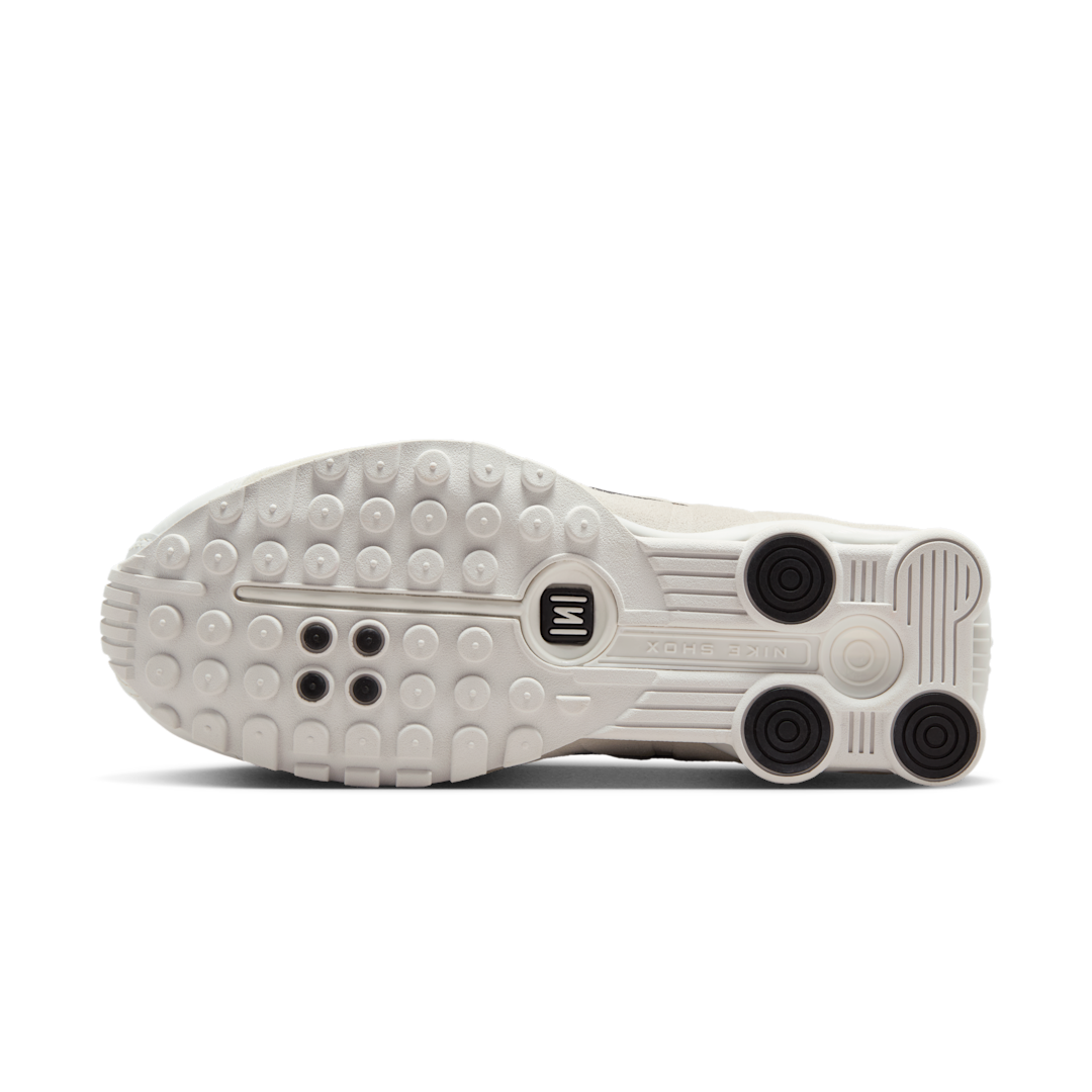 Overkicks - Nike Shox R4 White Black Suede (HQ7739-100) - detalle suela