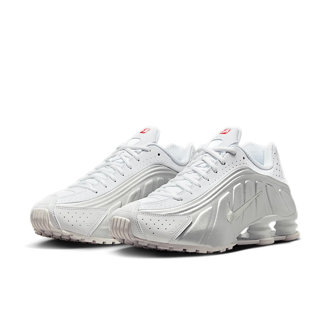 Overkicks - Nike Shox R4 White Bright Crimson Metallic Silver (HQ1988-101) - vista trasera