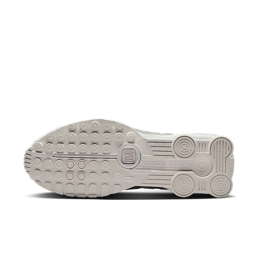 Overkicks - Nike Shox R4 White Bright Crimson Metallic Silver (HQ1988-101) - detalle suela
