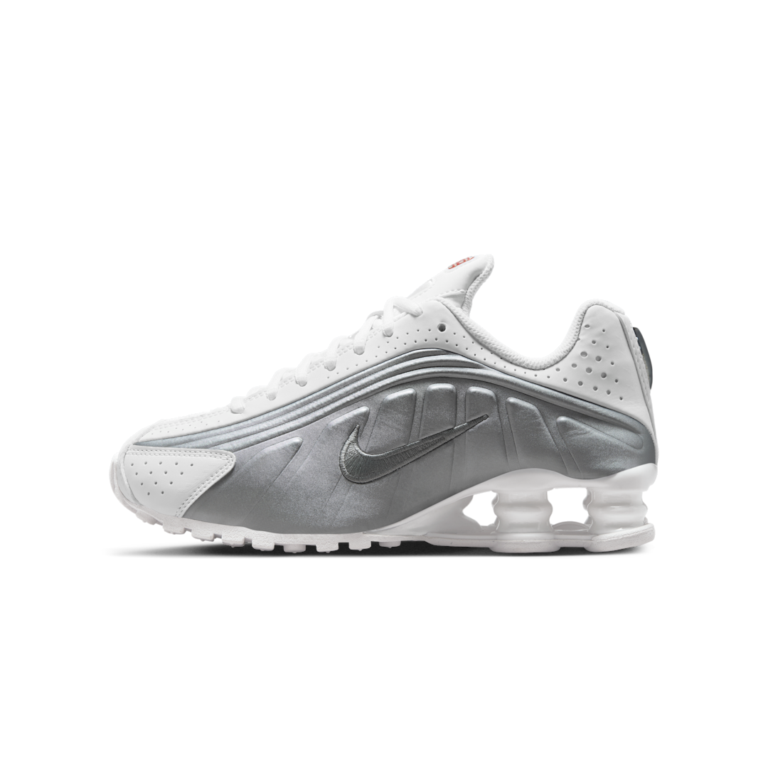 Overkicks - Nike Shox R4 White Bright Crimson Metallic Silver (GS) (CW2626-101) - vista lateral