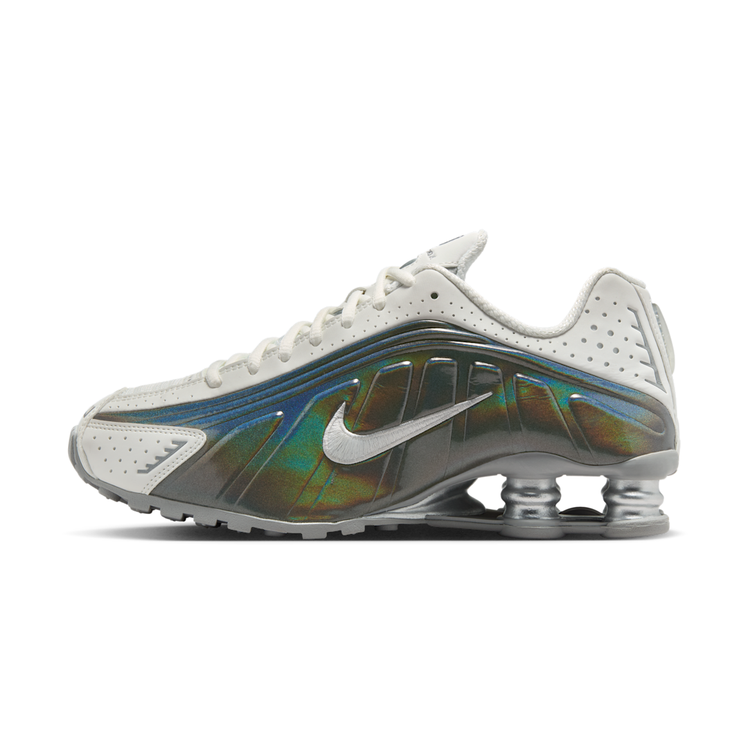 Overkicks - Nike Shox R4 White Iridescent (IB7703-100) - vista lateral