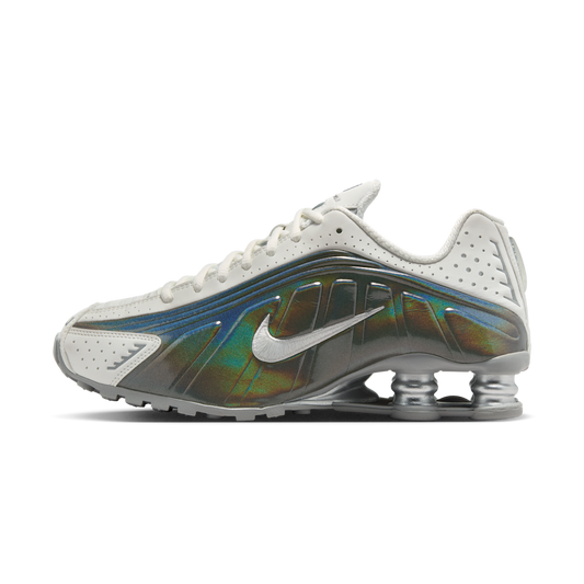 Overkicks - Nike Shox R4 White Iridescent (IB7703-100) - vista lateral
