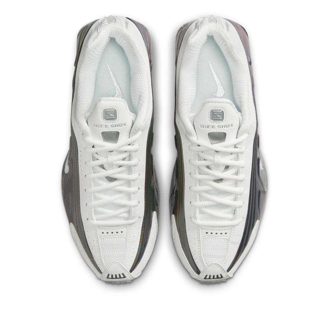 Overkicks - Nike Shox R4 White Iridescent (IB7703-100) - par completo