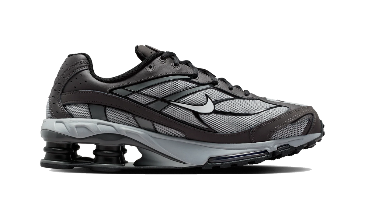 Overkicks - Nike Shox Ride 2 Light Smoke Grey Black (IO4296-001) - detalle suela
