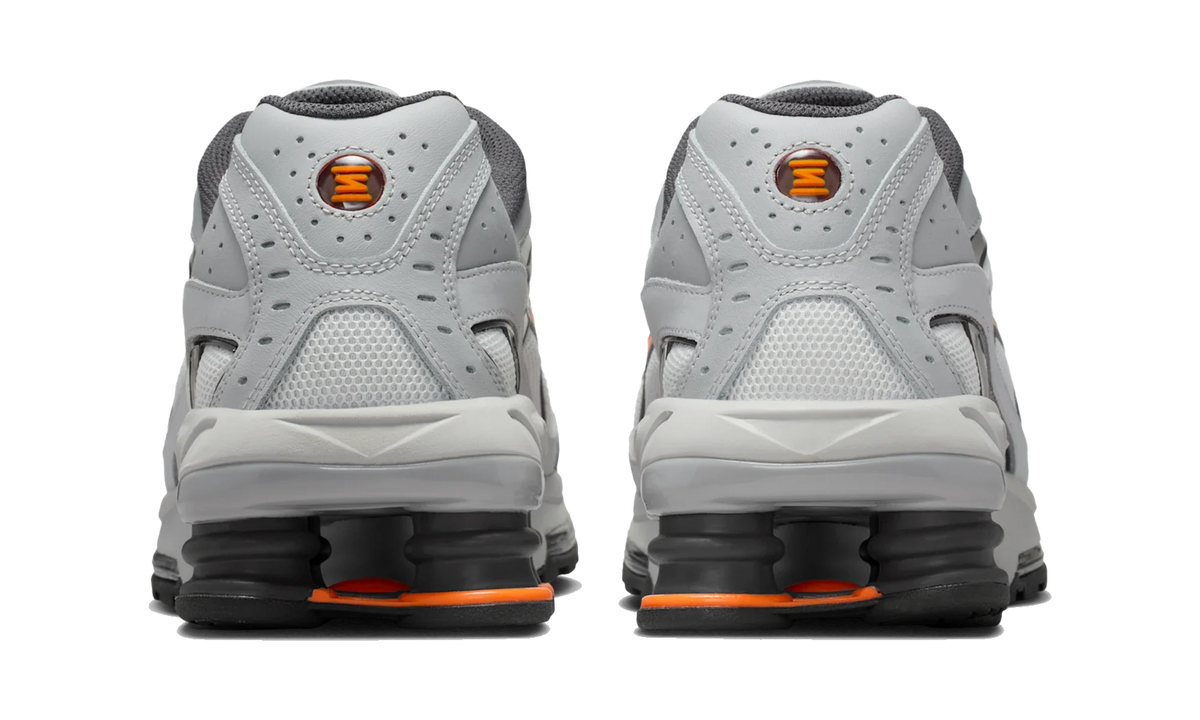 Overkicks - Nike Shox Ride 2 Light Smoke Grey Total Orange (IO4296-004) - detalle talon