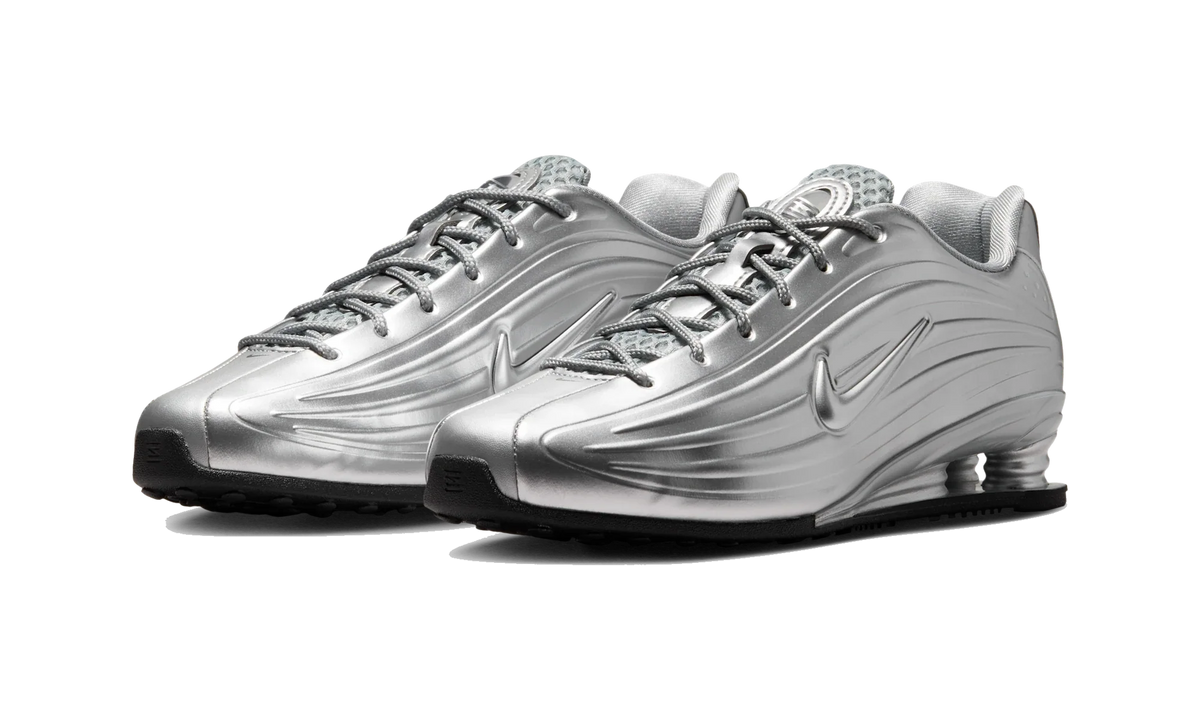 Overkicks - Nike Shox Z Metallic Silver Black (Womens) (IO7843-002) - vista trasera