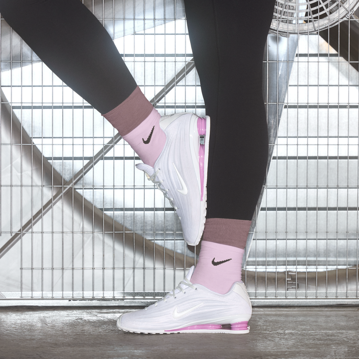 Overkicks - Nike Shox Z White Light Magenta (Womens) (HQ7540-101) - par completo