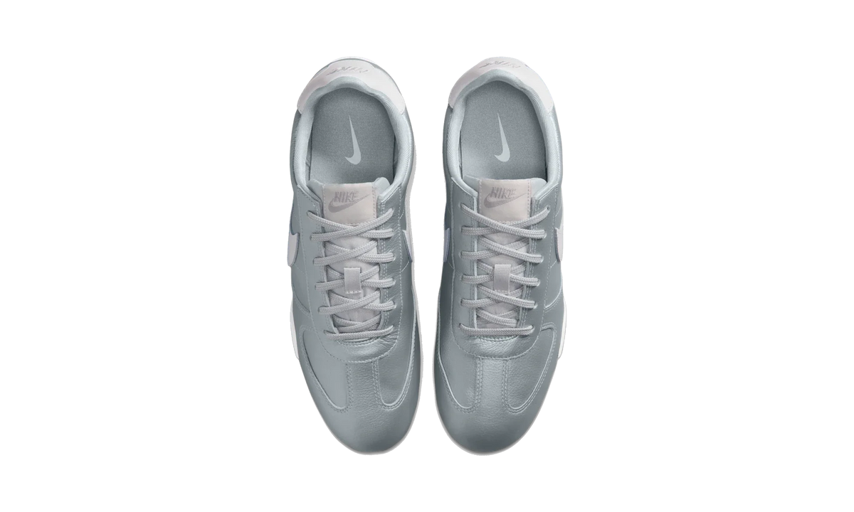 Overkicks - Nike Sprint Sister Metallic Silver White (Womens) (II6984-001) - vista superior