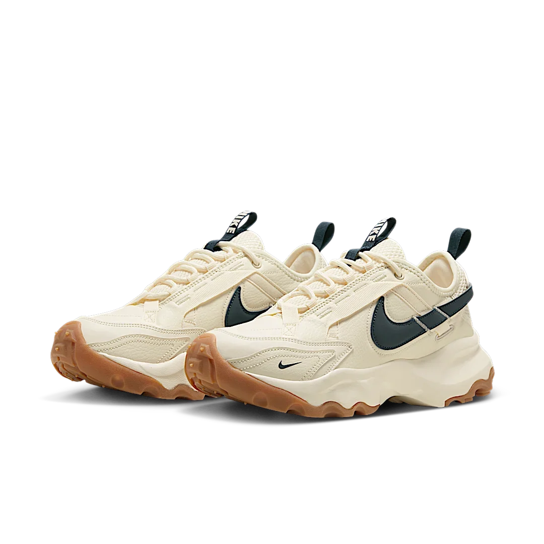 Overkicks - Nike TC 7900 Pale Ivory Gum Light Brown Armory Navy (Womens) (DD9682-103) - vista trasera