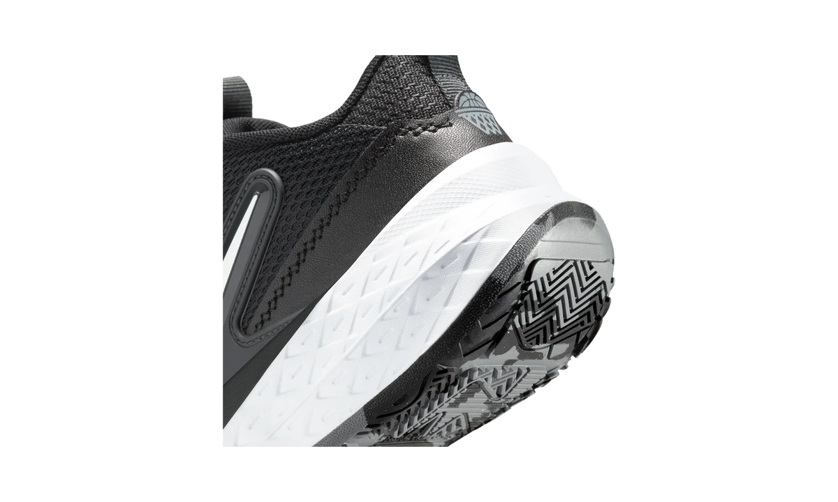Overkicks - Nike Team Hustle D 12 Black Anthracite White (PS) (HF6280-002) - imagen 8