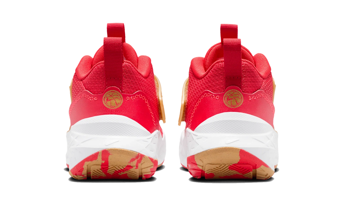 Overkicks - Nike Team Hustle D 12 University Red Metallic Gold (PS) (HF6280-603) - imagen 6