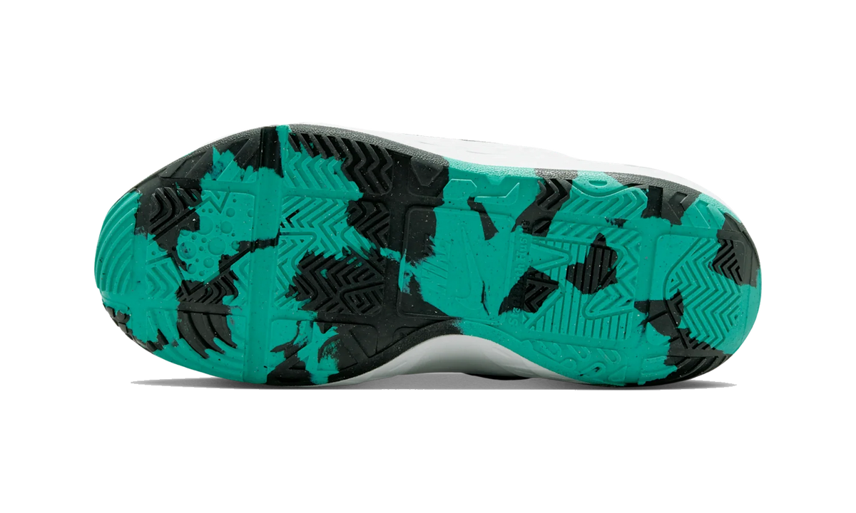 Overkicks - Nike Team Hustle D 12 White Black Emerald Topaz Gold (PS) (HF6280-105) - imagen 3