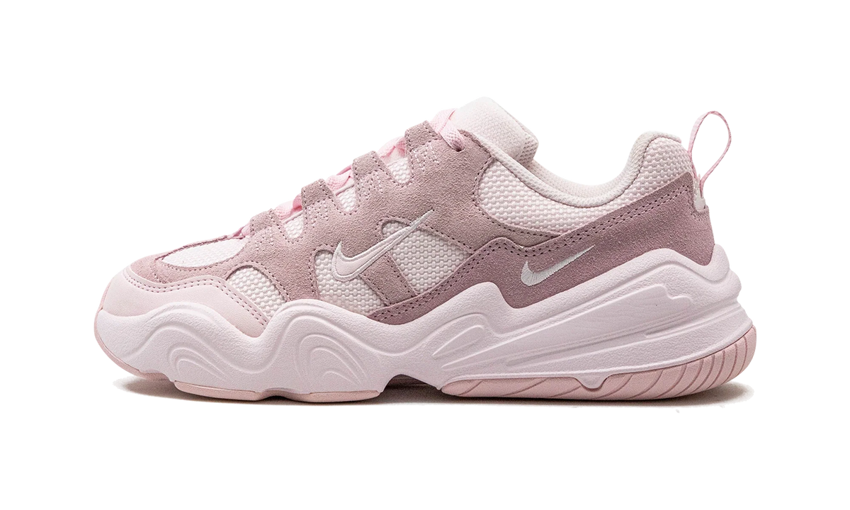Overkicks - Nike Tech Hera Pearl Pink (Womens) (DR9761-600) - vista lateral