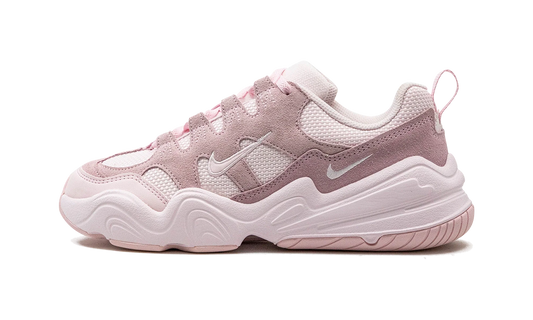 Overkicks - Nike Tech Hera Pearl Pink (Womens) (DR9761-600) - vista lateral