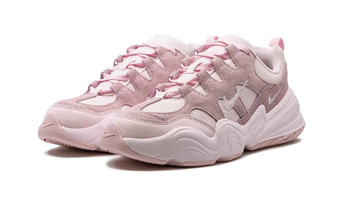 Overkicks - Nike Tech Hera Pearl Pink (Womens) (DR9761-600) - vista trasera