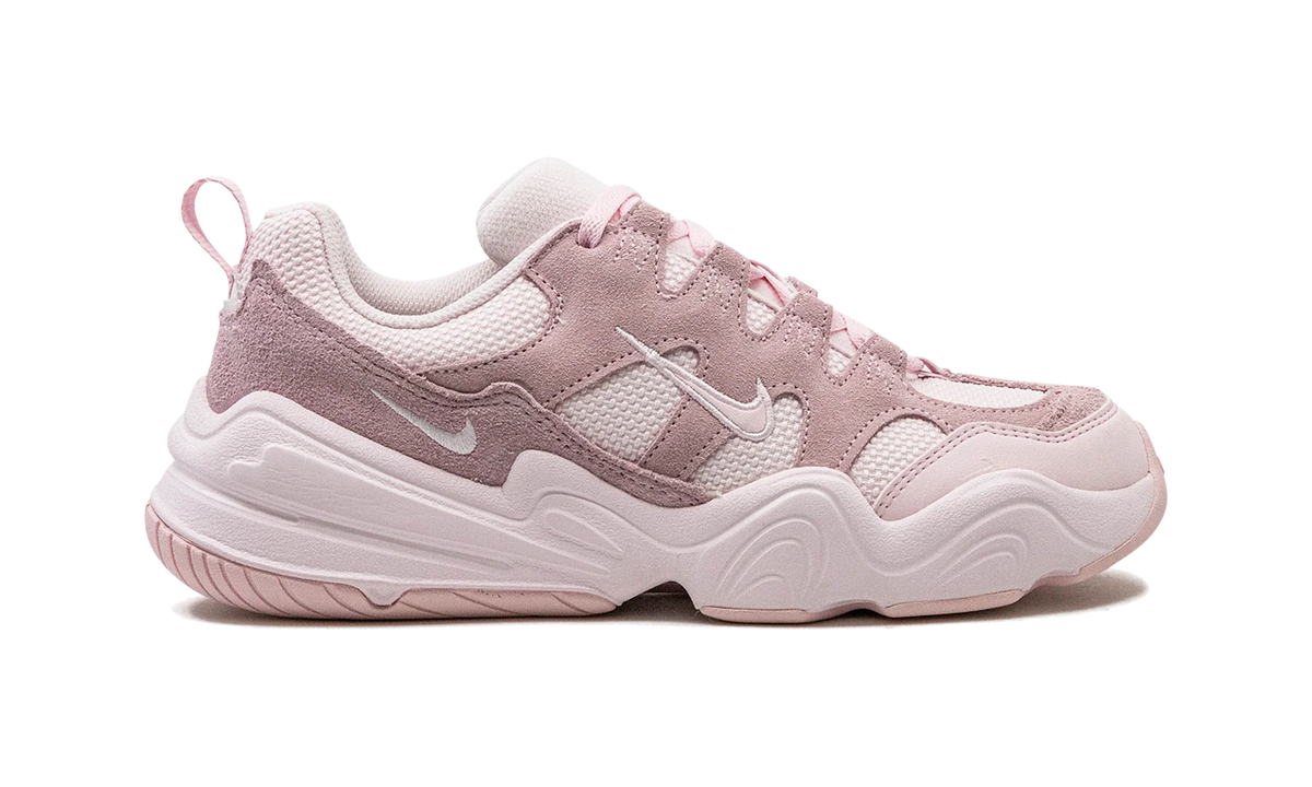 Overkicks - Nike Tech Hera Pearl Pink (Womens) (DR9761-600) - detalle talon