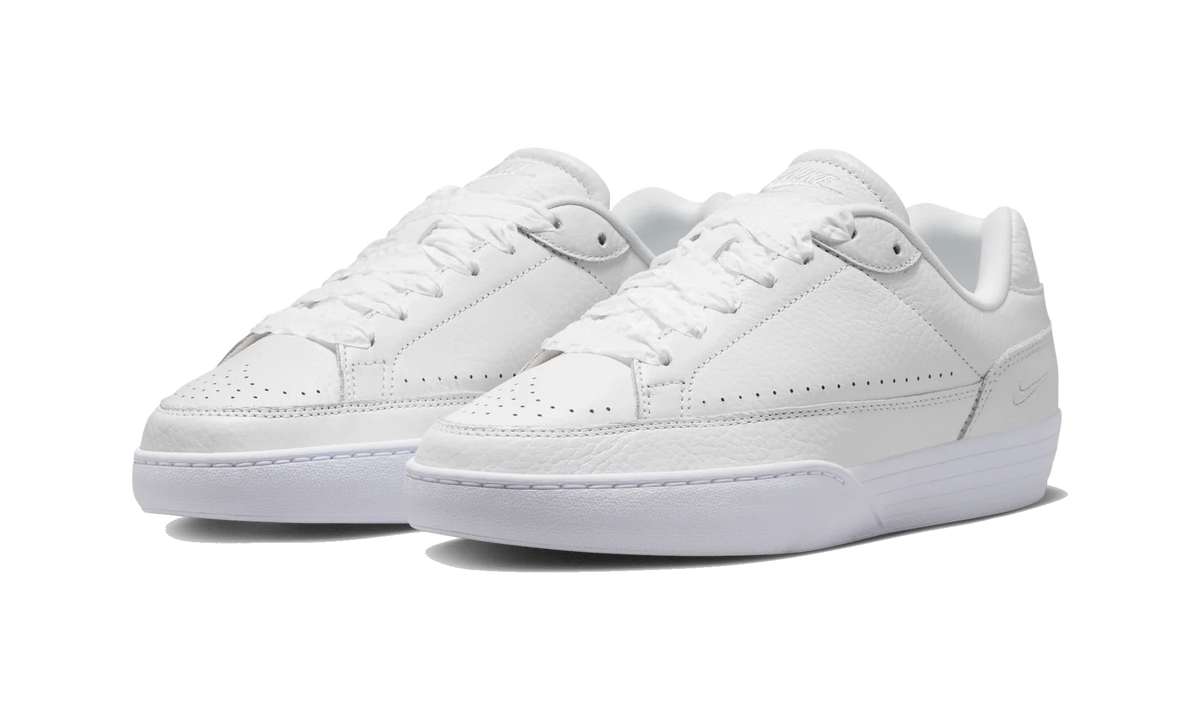 Overkicks - Nike Tennis Centre White (Womens) (IM5955-101) - vista trasera