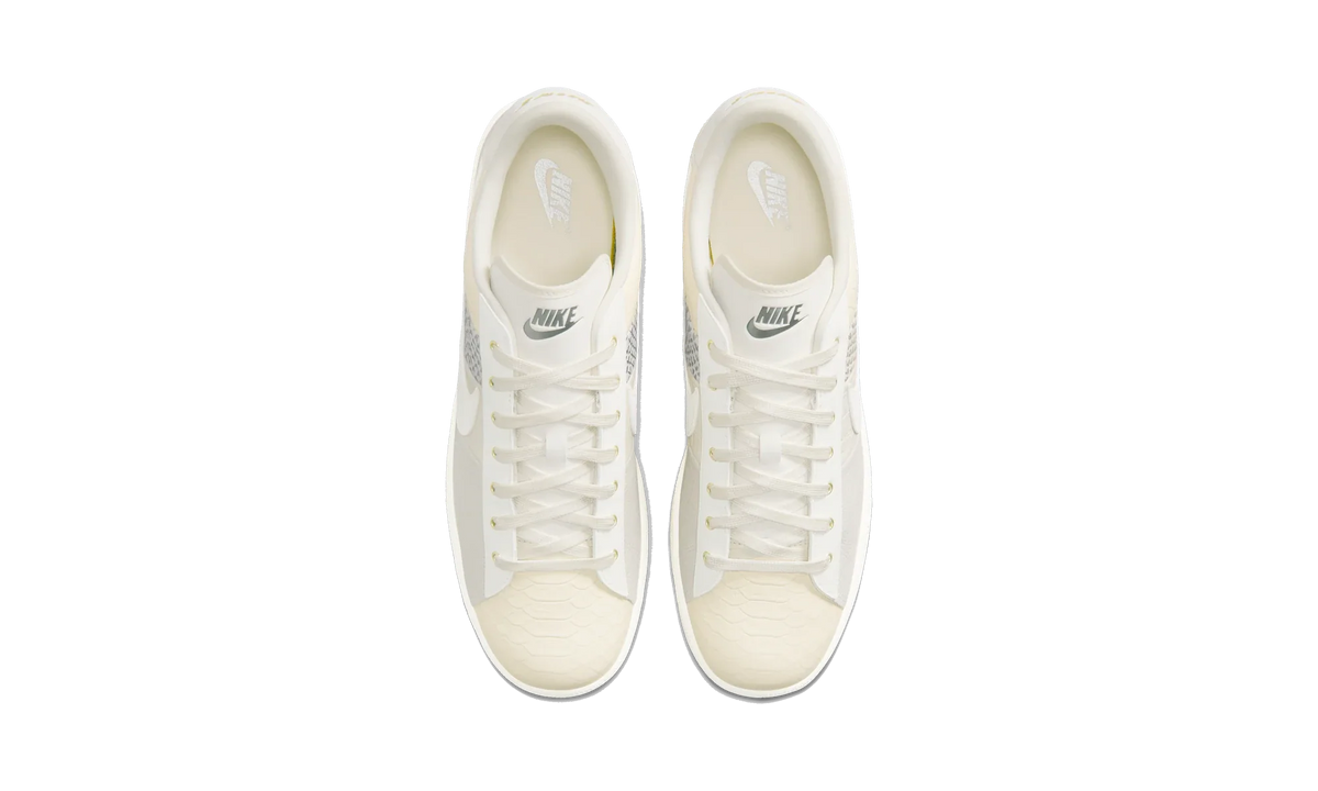 Overkicks - Nike Tennis Classic CS PRM WTCH BND Pale Ivory (IQ5786-100) - vista superior