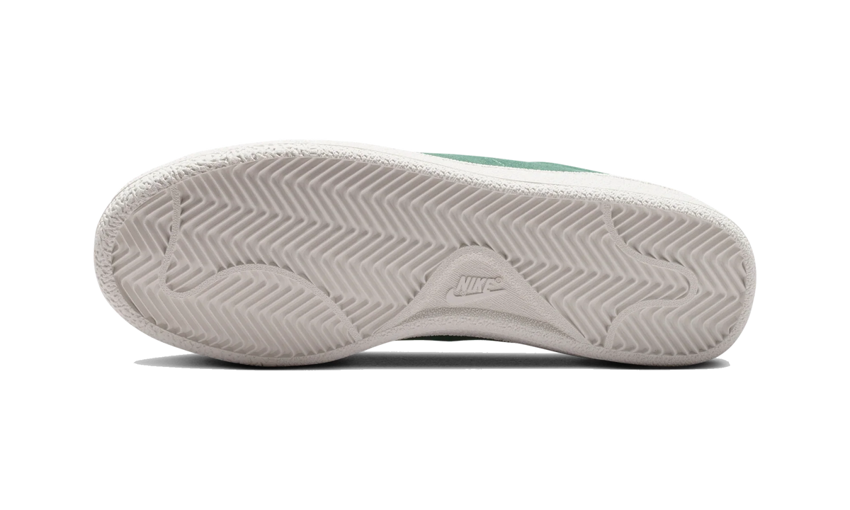 Overkicks - Nike Tennis Classic Gorge Green Sail (Womens) (IQ7388-300) - par completo