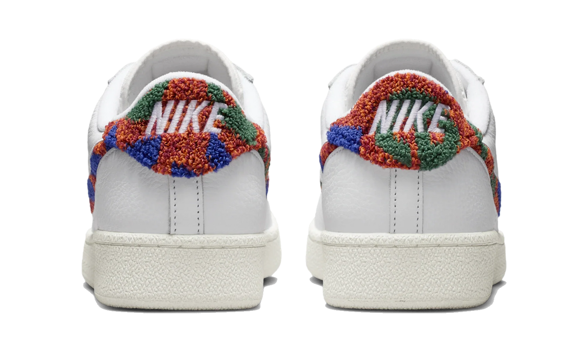 Overkicks - Nike Tennis Classic Premium White Sail Safety Orange (IV1293-100) - detalle talon