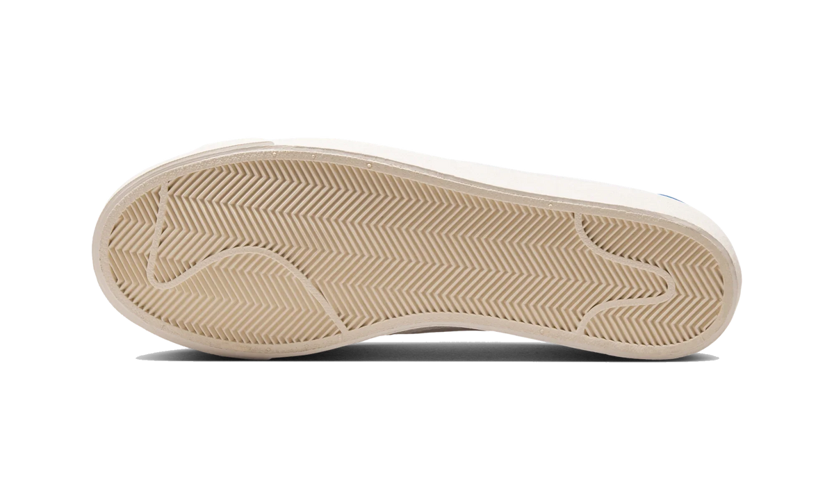 Overkicks - Nike Tennis Classic White Light Photo Blue (IO1738-100) - par completo